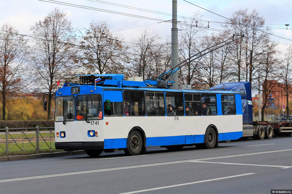 Троллейбус ЗиУ-682В № 1741