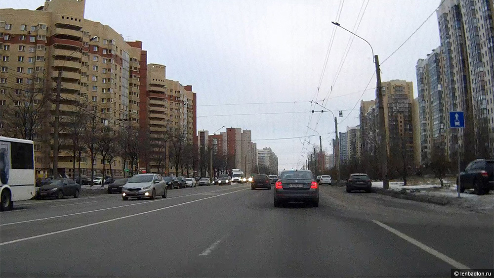 Выделенная полоса на Ленинском проспекте