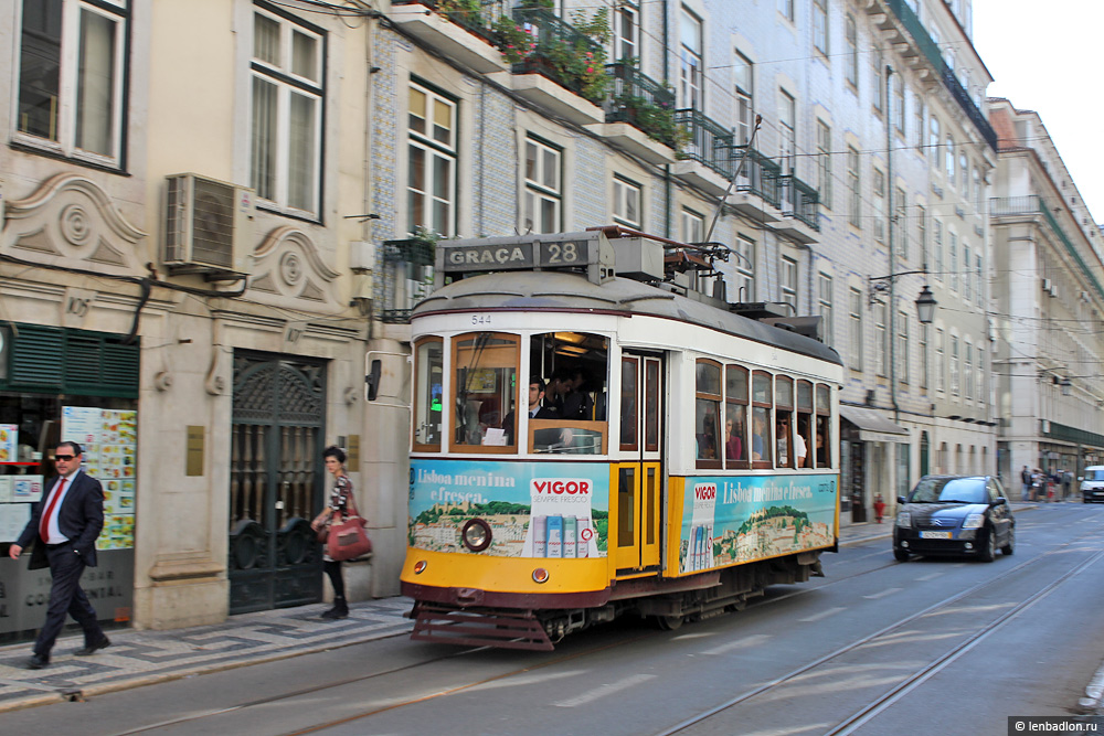 Фото трамвая в Лиссабоне