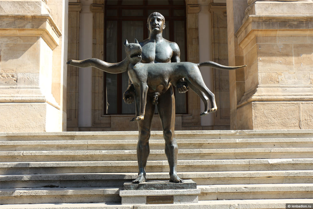 Скульптура в Бухаресте, Румыния