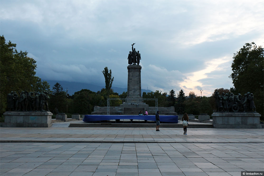Памятник Советской Армии в Софии